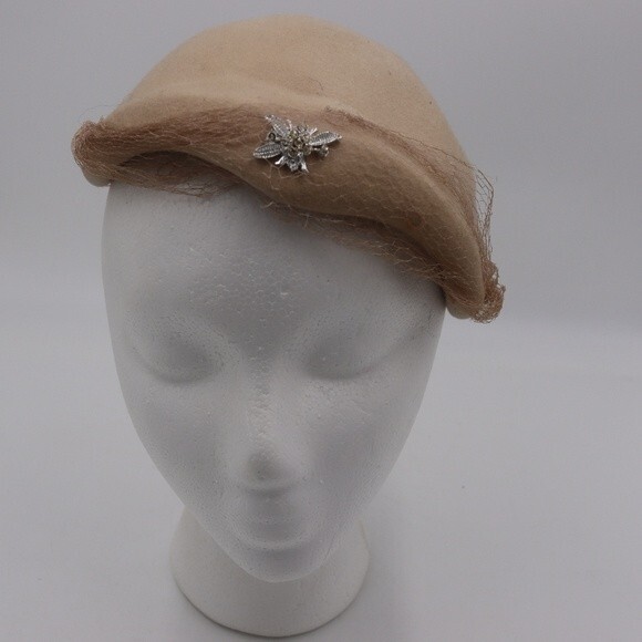 Newmann Endler Fair Field Felts Tan Fascinator Hat with Mesh & Rhinestones - Picture 1 of 9